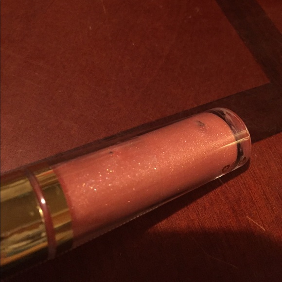 Nip 03 prismatic peach milani plumping lip gloss - Picture 2 of 4